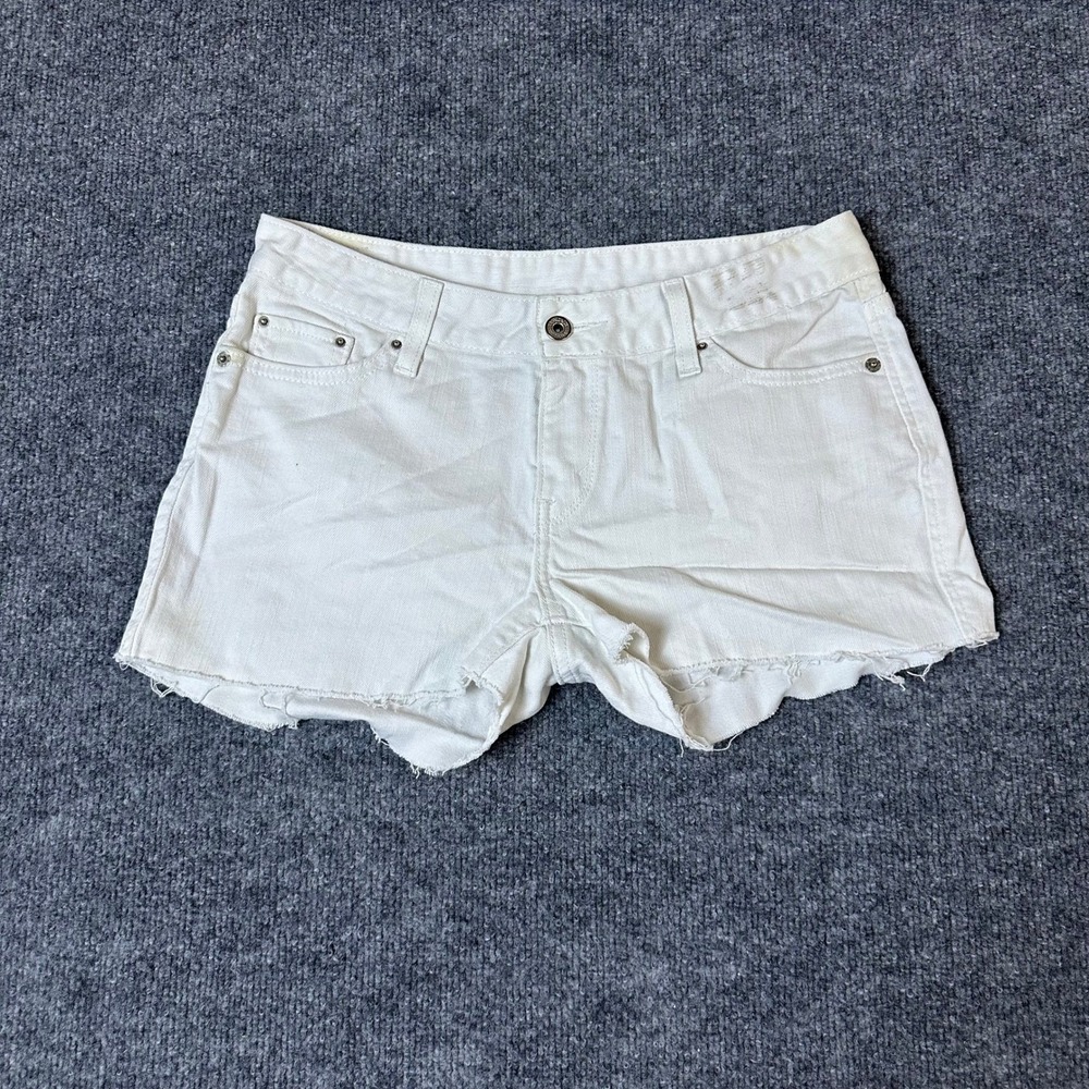 Levi's Shorts Womens Size 6 Long White 553 Mid Rise Boot Cut Denim Raw Hem